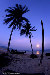 Moonrise over Koh Payam. Taken with Canon 400D+10-17mm Fi... by Patrick Neumann 